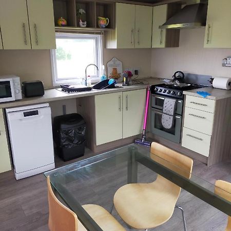 Slieve Croob Cosy Caravan Finnis Eksteriør billede